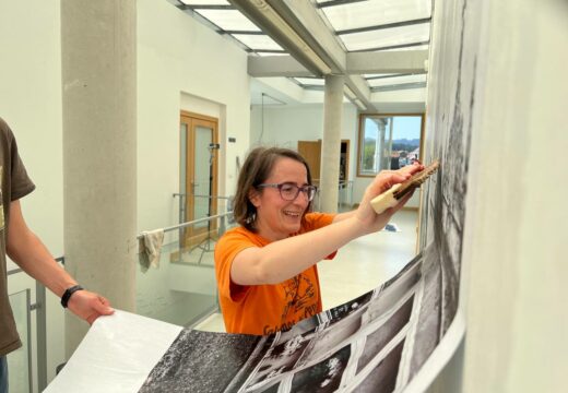 O proxecto de arte pública de Carballo chega a Sofán a través dun mural fotográfico de homenaxe ás Mártires