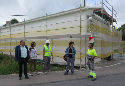 O obradoiro de Emprego renova o exterior do edificio do Antigo Matadoiro Municipal