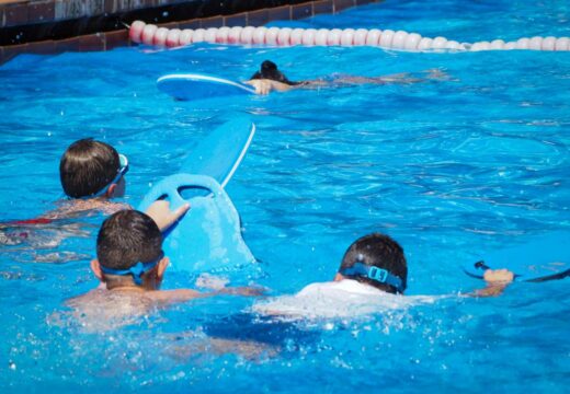 Dan comezo os cursos de natación do Concello de Boqueixón con 27 nenos/as