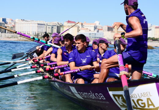 As traiñeiras volven á enseada da Orzán na primeira xornada de disputa polo trofeo Bandeira Cidade da Coruña