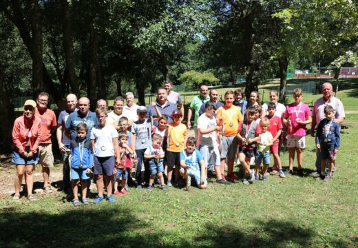 Un total de 16 nenos e nenas participaron no XIX Campionato Municipal de Pesca Infantil do Concello de Frades