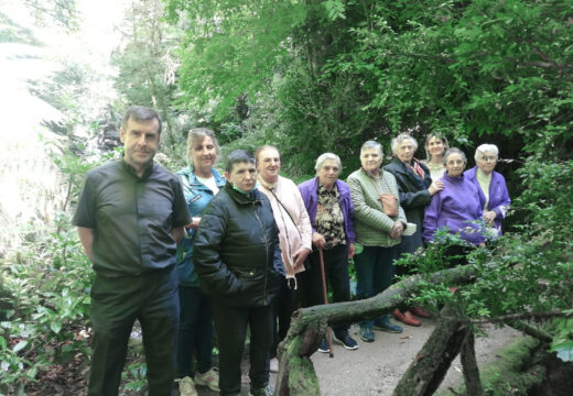 As mulleres participantes no programa de Prevención da Dependencia de Boqueixón visitan o Pazo de Santa Cruz de Rivadulla