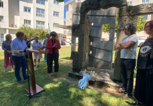 Declaración institucional, ofrenda floral e himno galego para conmemorar o Día da Patria Galega en Fene