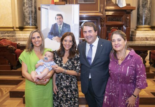 O retrato de Carlos Negreira incorpórase á galería de alcaldes do Pazo de María Pita