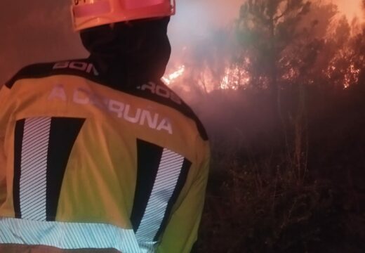 O Parque de Bombeiros da Coruña colabora na extinción dos incendios na comarca de Valdeorras