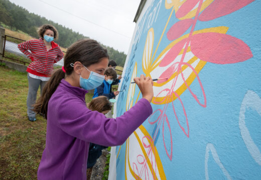 A rapazada seguirá decorando espazos públicos de San Sadurniño co programa “Debullando Cores”