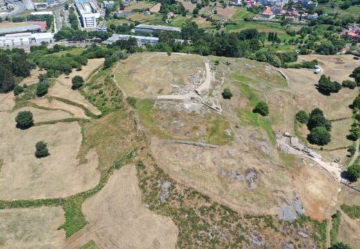 Rematan con novos achádegos os traballos de restauración e sondaxe no Castro de Elviña