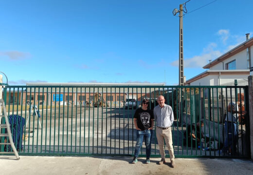 A Consellería de Educación iniciou as obras de asfaltado no acceso ao CEIP Cabo de Area de Laxe así como a mellora de varios portais