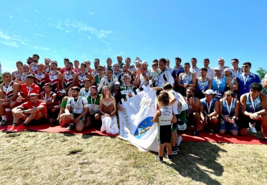 Samertolameu e Cabo conseguiron a bandeira dunha multitudinaria regata Teresa Herrera de traiñeiras