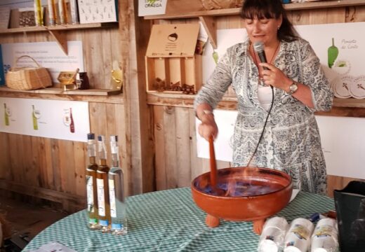 A queimada tradicional elaborada con Bagazo de Galicia degustouse no Festival de Luz de Boimorto