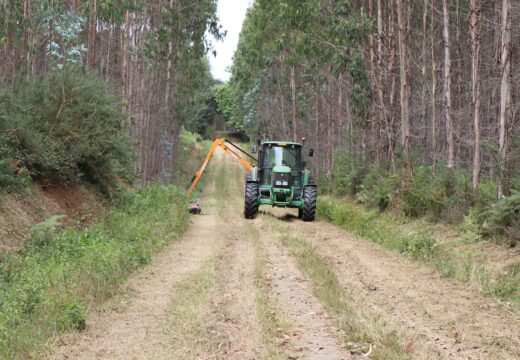 O Concello de Frades leva rozadas máis de 400 quilómetros de estradas desde abril