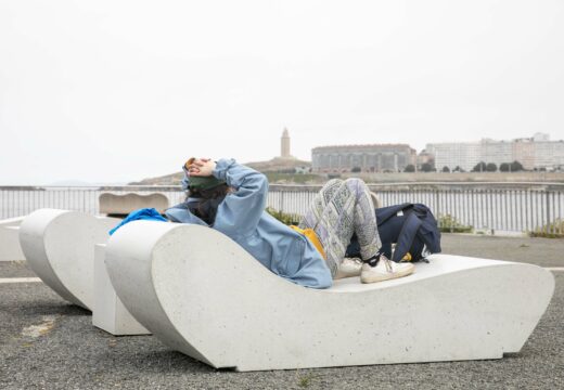 O Concello completa a primeira fase da Solaina de San Roque coa instalación de hamacas na coiraza