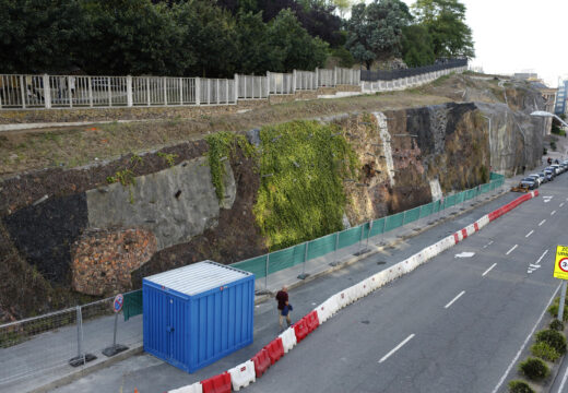 Comezan os traballos de limpeza e conservación do mural en relevo da canteira, de Leopoldo Nóvoa