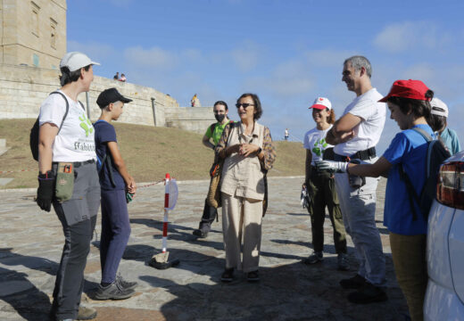 O Concello e o Grupo Naturalista Hábitat promoven a conservación dos espazos naturais na contorna da Torre de Hércules