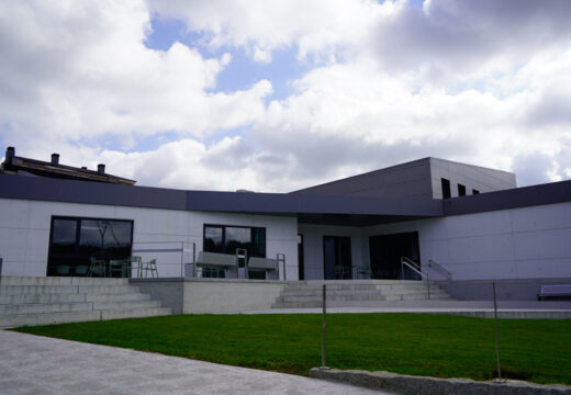 Somozas estrea o novo edificio que se empregará como centro cívico da localidade