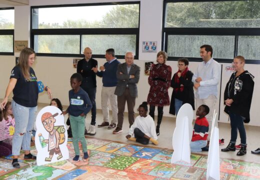 Nava Castro e Manuel Mirás inauguran oficialmente o proxecto “O Camiño Inglés na Escola”, que se impartiu hoxe en Sigüeiro e que chegará aos 16 municipios do Camiño Inglés