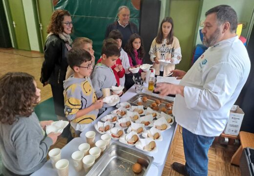 O CEIP de Caión acolleu a actividade “Os peixiños van á escola de Caión”