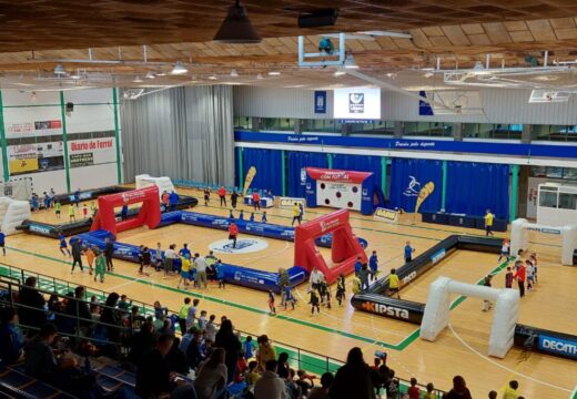 Uns 300 menores participan hoxe na xornada “Xogando con Futgal” no pavillón polideportivo da Gándara