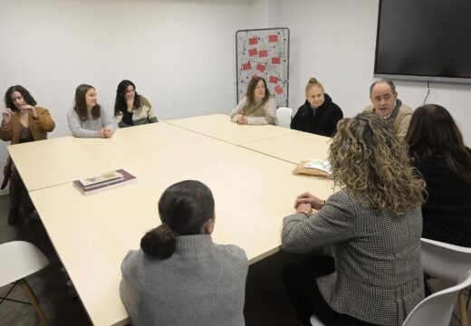 A Xunta coñece de primeira man o traballo da asociación coruñesa Antonio Noche