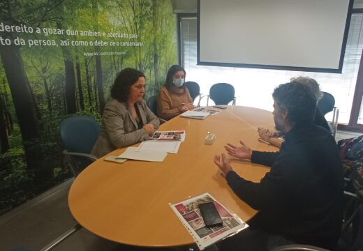 A Xunta estuda colaborar coa Universidade da Coruña nun proxecto innovador para reducir a dispersión da herba da pampa na comunidade