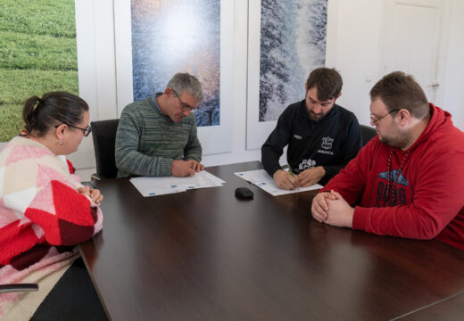 O Concello de San Sadurniño e o Aldebarán de volei asinan o convenio anual de colaboración entre ambas entidades