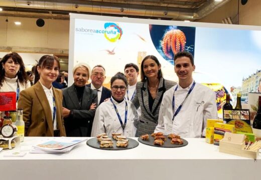 A ministra de Turismo visita o posto da Coruña na feira internacional Madrid Fusión