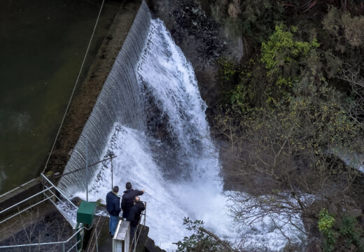 O 112 pide que se manteñan desaloxados tres inmobles á beira do río Castro