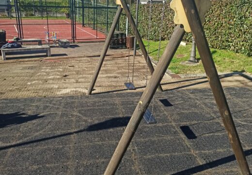 O Concello inicia na praza de Guísamo as obras para mellorar o parque infantil e crear unha área de calistenia