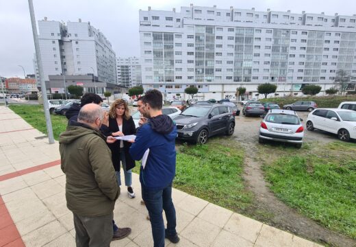 A alcaldesa acudiu á sinatura da acta de replanteo que marca o inicio das obras de construción do aparcamento do centro de saúde