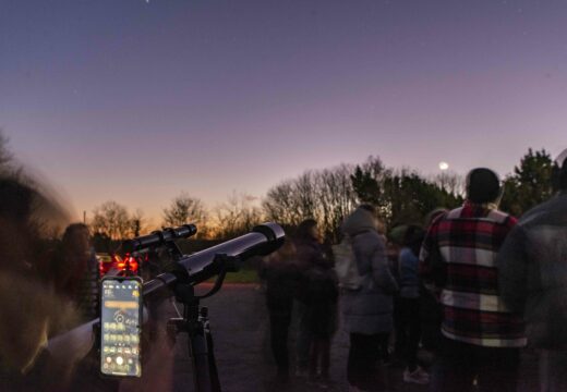 Máis de 200 persoas participan na actividade ‘Noite de estrelas non CPI Cruz do Sar’