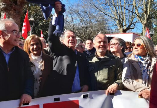 Clamor social en defensa da sanidade pública galega, na manifestación máis multitudinaria que se recorda despois da do Prestige