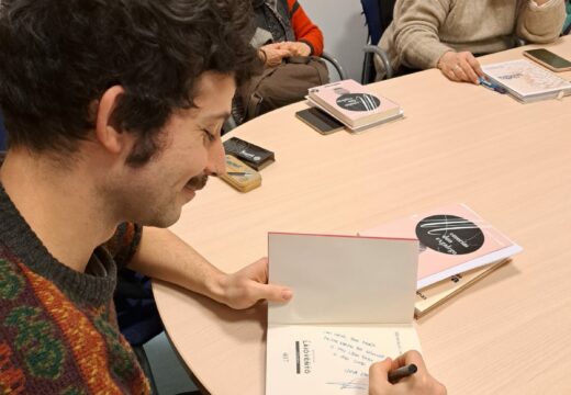 O autor Josiño Araújo participou no Club de Lectura de Cabanas