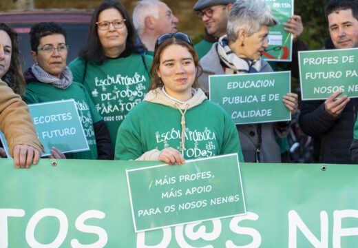 A comunidade educativa de Bergondo volveu concentrarse hoxe