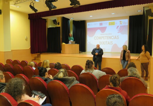 Máis de sesenta mulleres asistiron á presentación dos cursos gratuítos de competencias dixitais