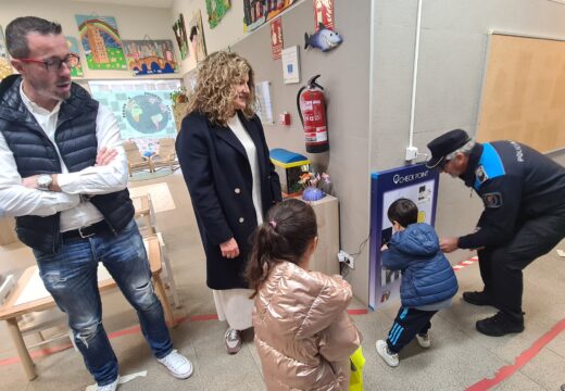 A alcaldesa desprazouse ao colexio de Domirón con motivo do inicio dos Camiños Escolares Seguros