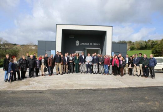 Diego Calvo e Roberto Rey inauguran o centro sociocomunitario de Ponte Carreira