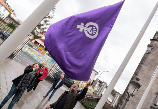 Izado da bandeira feminista en San Sadurniño+declaración institucional