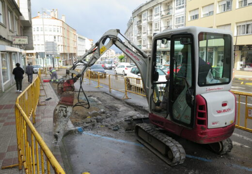 O concello mellora a accesibilidade e aumenta as prazas de aparcamento na avenida Fisterra da Laracha