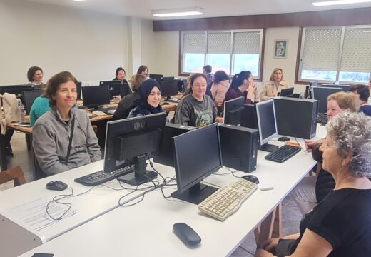 En marcha o curso básico de competencias dixitais para mulleres desempregadas