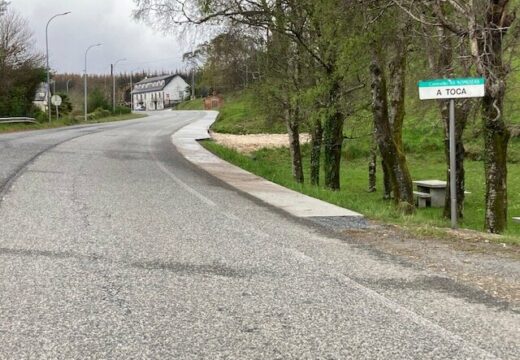 Rematadas as obras da senda peonil que une a antiga escola da Toca coa capilla e o campo da Festa