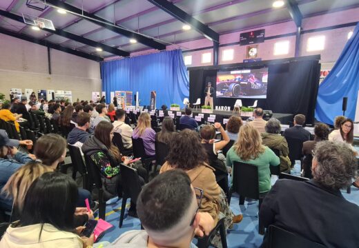 A alcaldesa desprazouse ao pavillón Campo da Serra para asistir á Feira de Captación do Talento organizada polo Concello