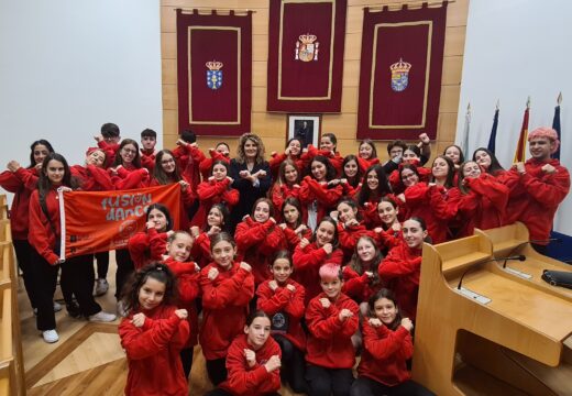 A alcaldesa recibiu no Concello aos integrantes do Club Fusion Dance que participarán nun campionato mundial en Phoenix