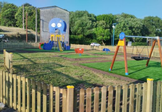 O peirao de Barallobre reestrea parque infantil