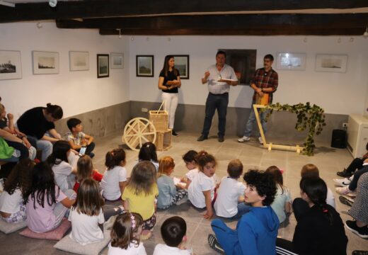 Cheo total en Boqueixón na presentación do conto infantil “Lupiña e o seu bosque máxico”, de Raquel Sánchez Mella