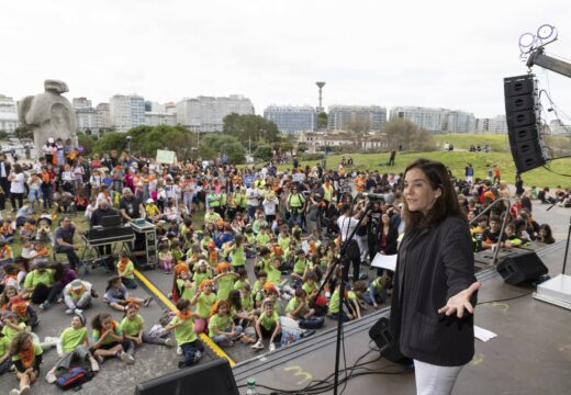 Vinte centros educativos da provincia da Coruña participaron na Festa do Correlingua 2023, que tivo lugar este venres ao pé da Torre de Hércules