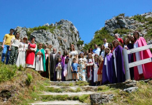 A Cerimonia do Lume Sagrado e unha charla de Xosé Manuel Lobato poñen o broche de ouro á quinta edición de “Un mes e pico”