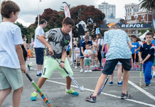 Máis de 2.000 persoas gozaron hoxe do Día do Deporte na Rúa, no que se implicaron 75 entidades deportivas da cidade, en colaboración co Concello