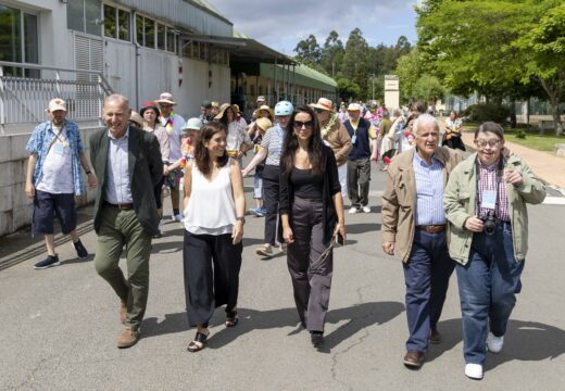 Inés Rey acompaña aos usuarios do Centro Laboral Lamastelle na celebración do seu 44º aniversario