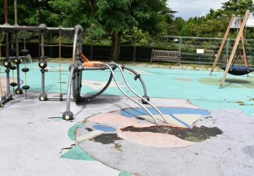 Comezan as obras de remodelación do parque infantil da Alameda