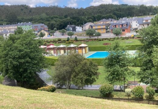 As Somozas xa goza da piscina na área recreativa do Carballo con servizo de cantina